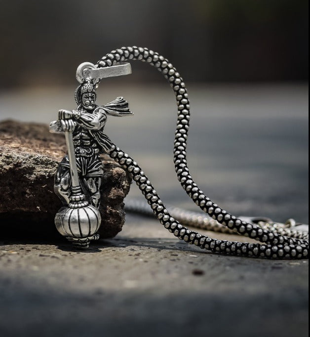 10907